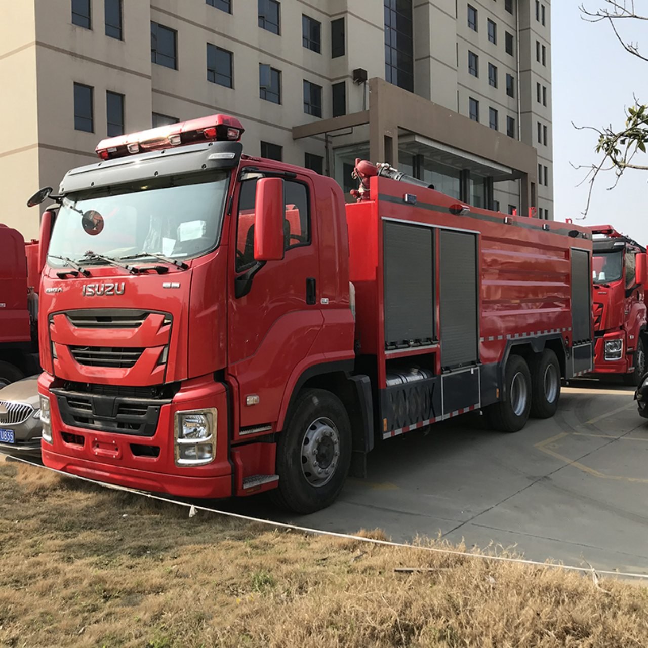 ISUZU Fire Truck (3)