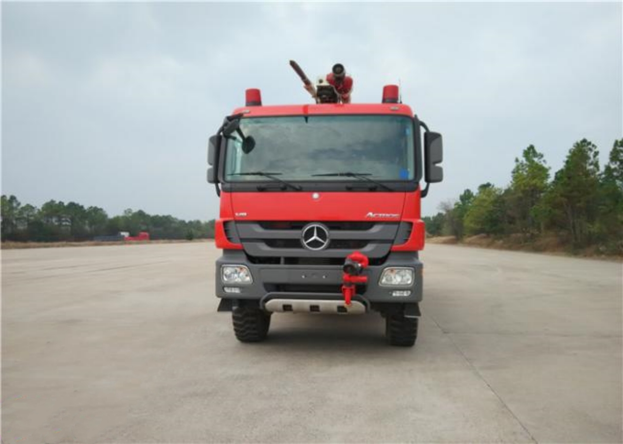 6X6 Airport Rescue Fire Fighting Truck (2)