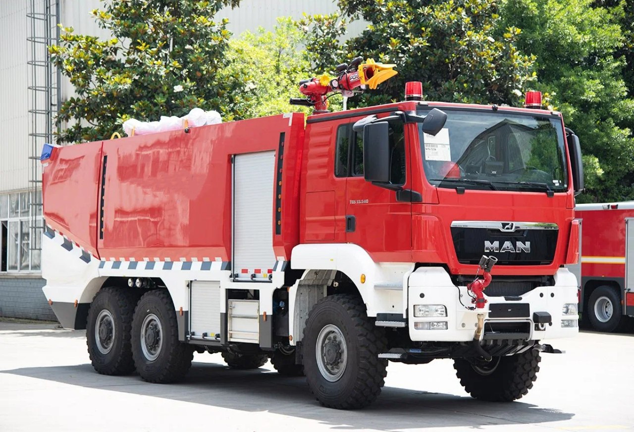 Airport Rescue Fire Fighting Truck