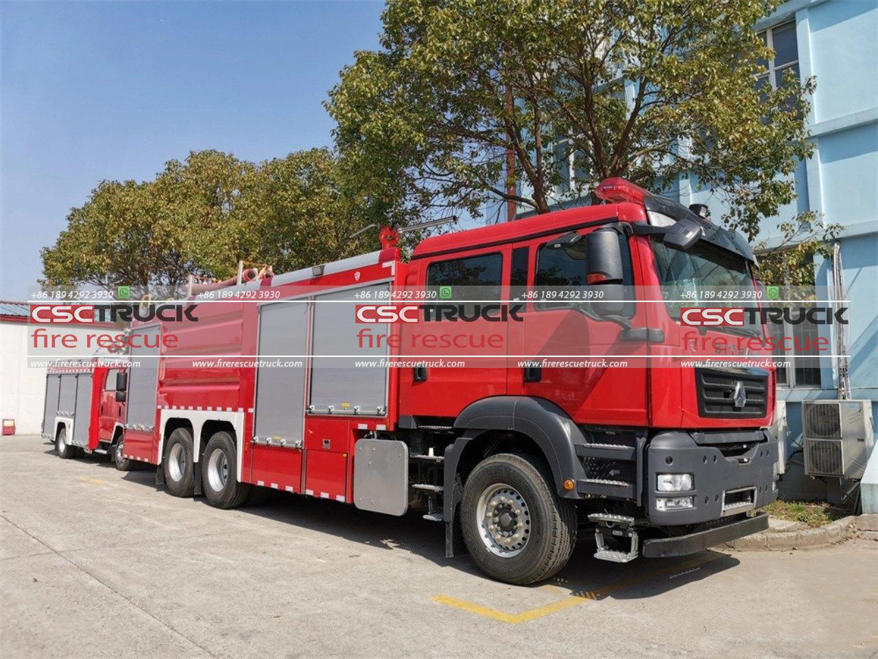 Water Foam and Dry Power Combined Fire Truck