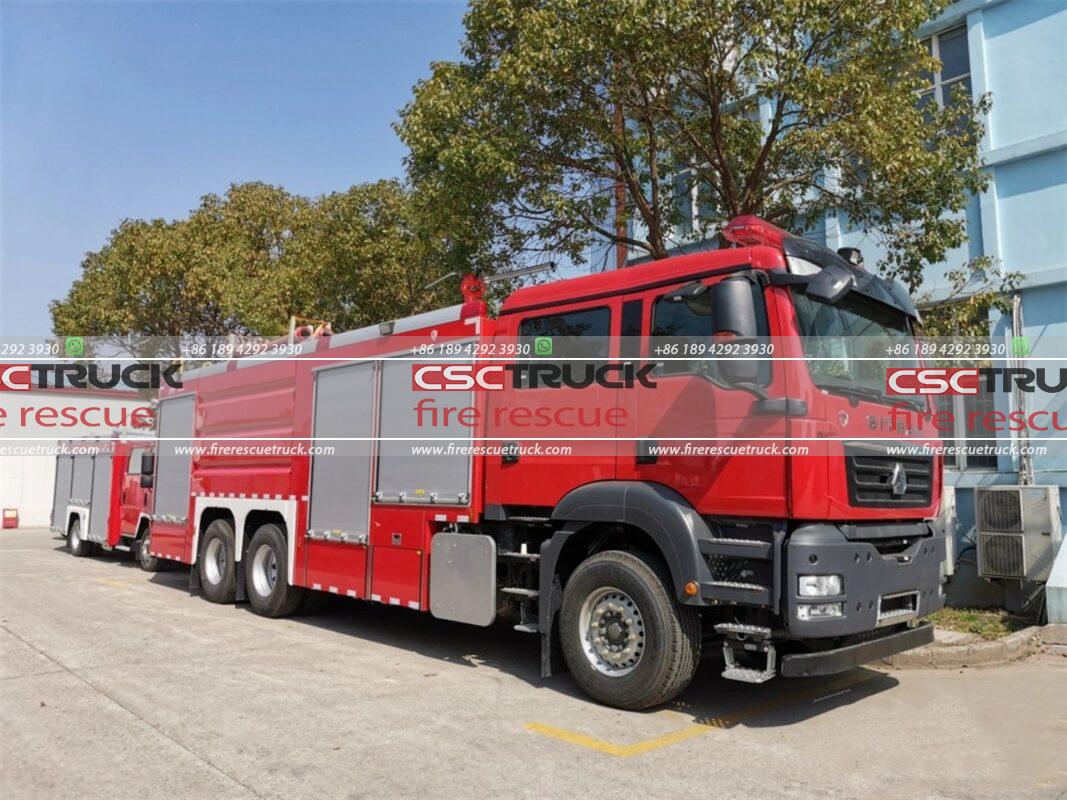 Water Foam and Dry Power Combined Fire Truck