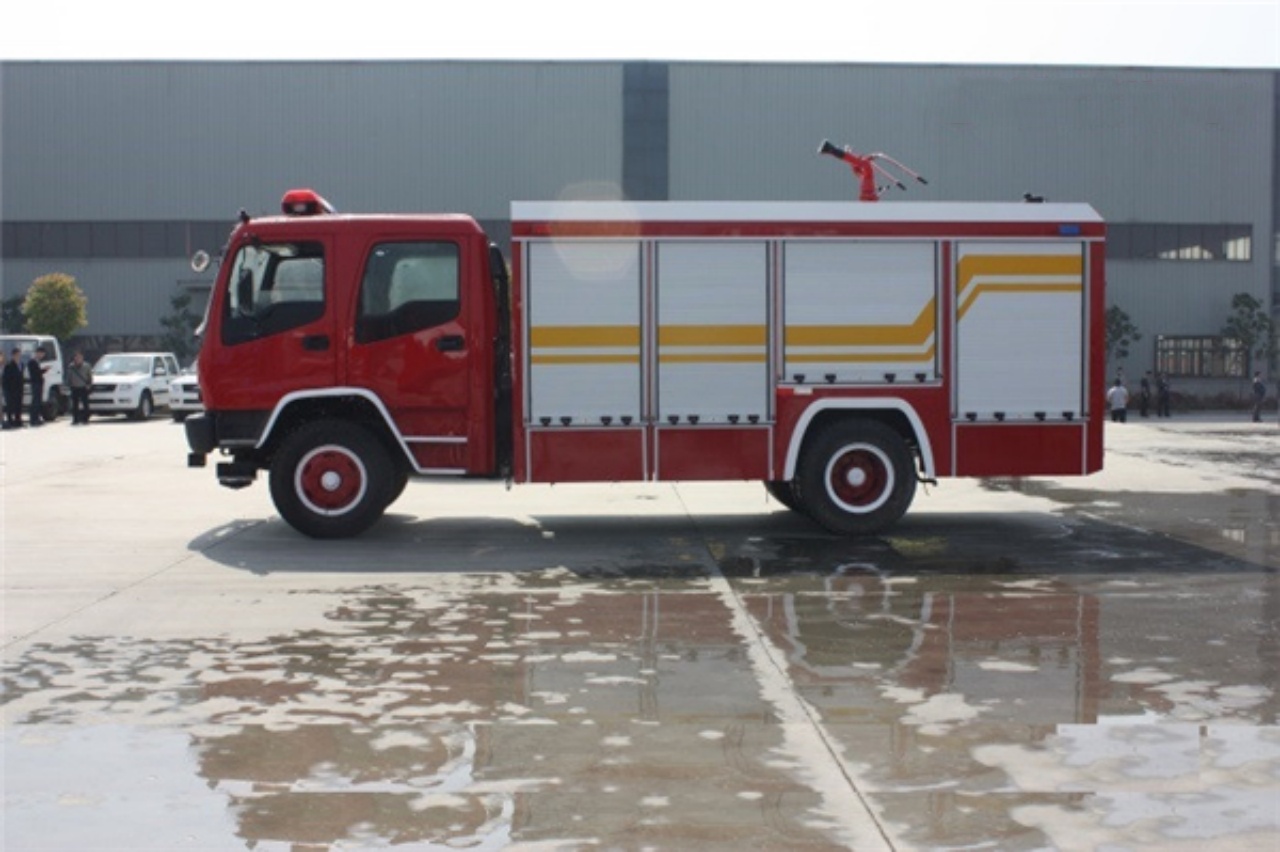 ISUZU FVR 6CBM Foam Fire Truck (5)