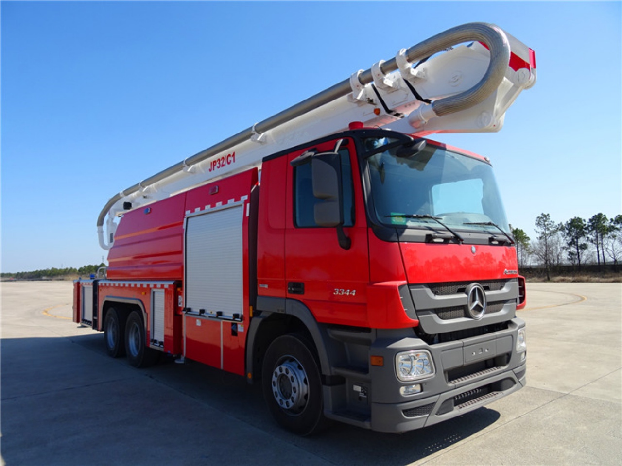 Benz 32M Water Foam Tower Fire Truck (2)