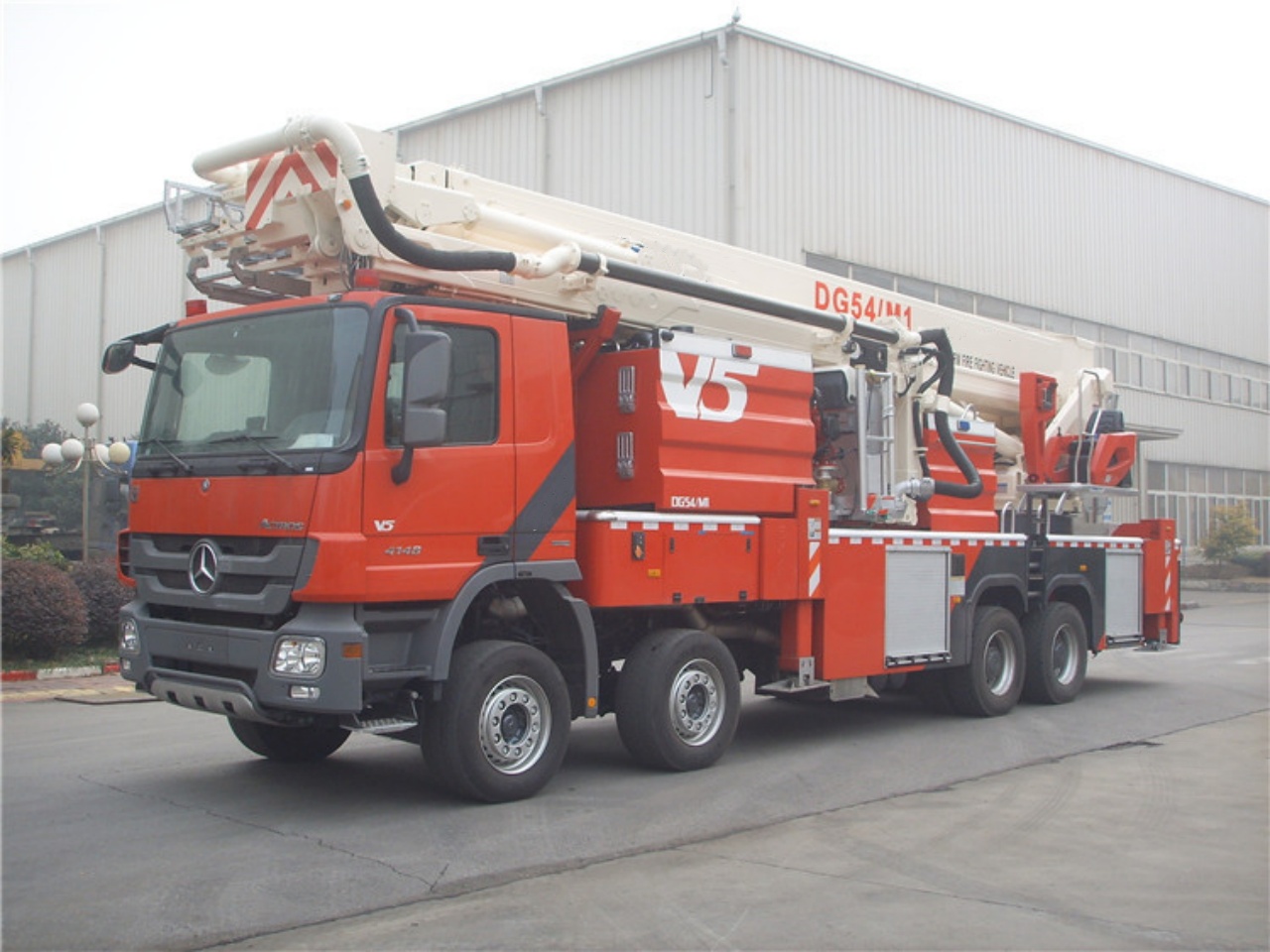 Benz 54M Aerial Platform Fire Truck (2)