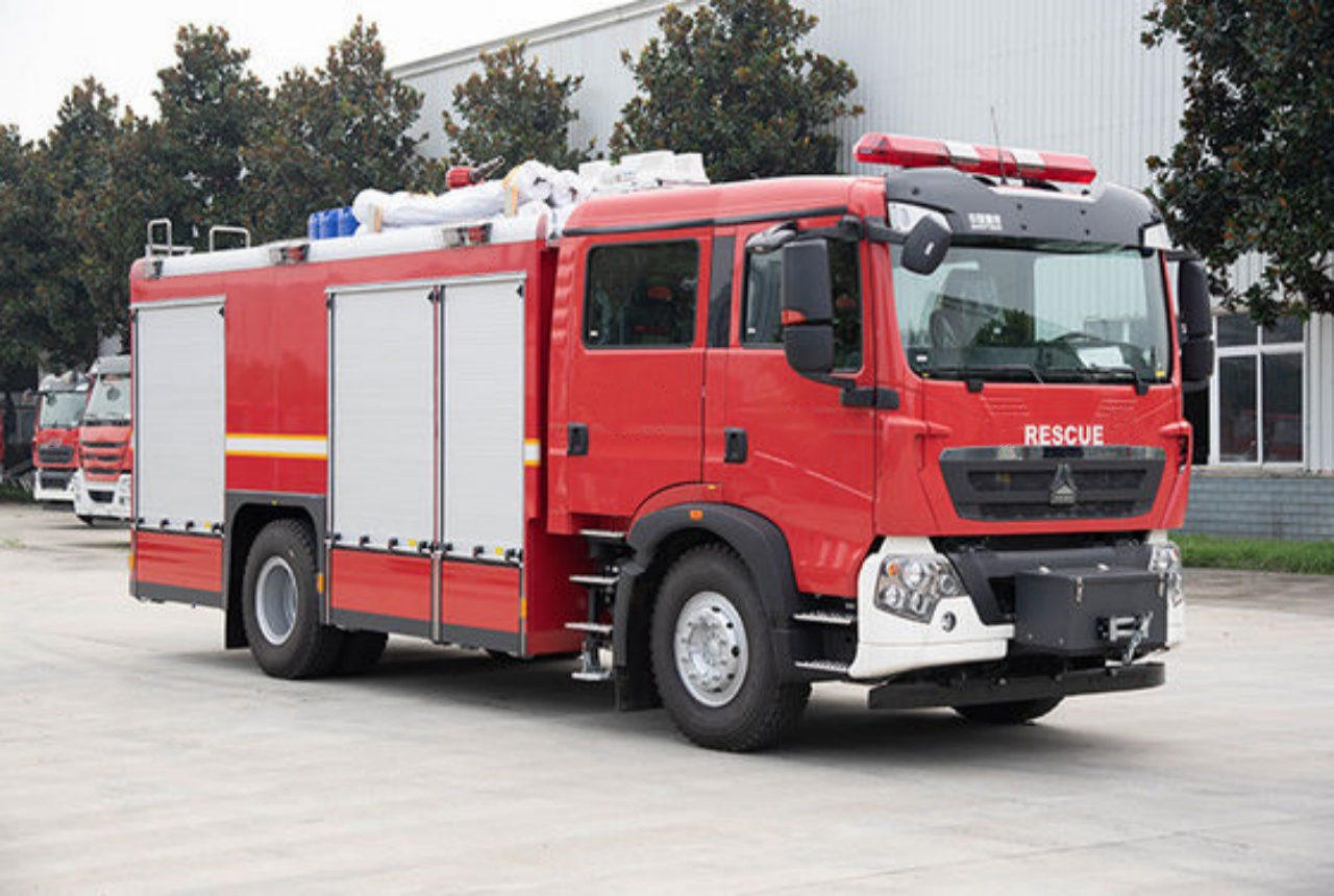 HOWO 6000 Liters CAFS Fire Fighting Truck (2)