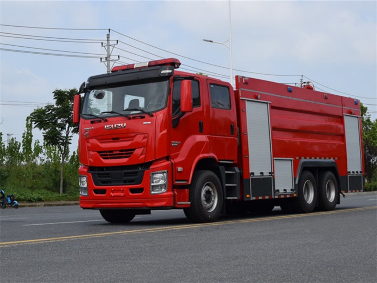 ISUZU 14000 Liters Water Foam Fire Truck (2)