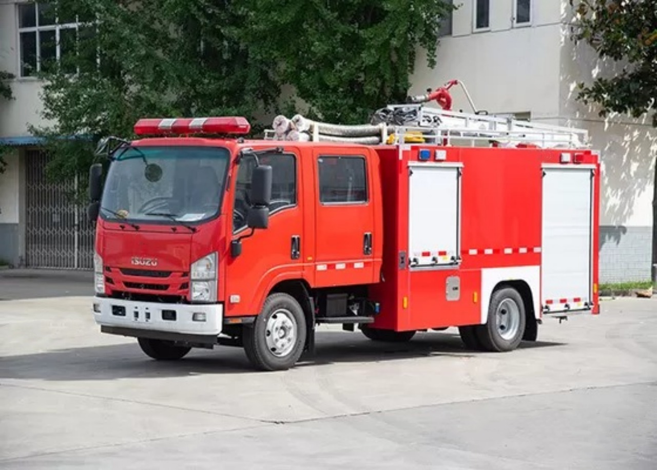 ISUZU 6000 Liters Water Foam Fire Truck (2)