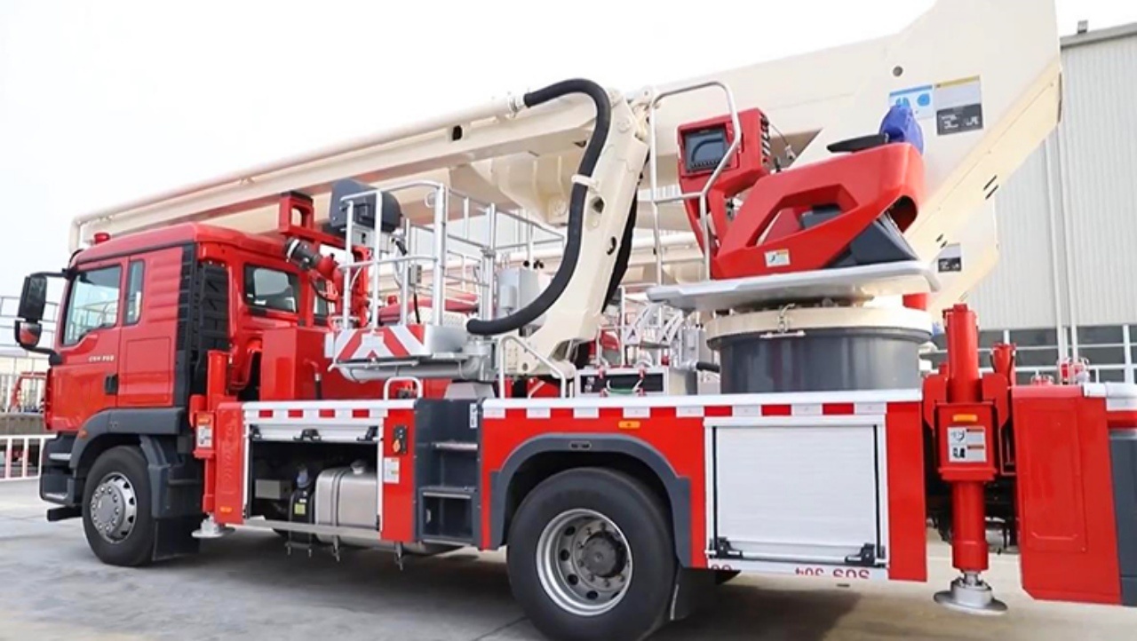 MAN 32M Aerial Platform Fire Truck (2)