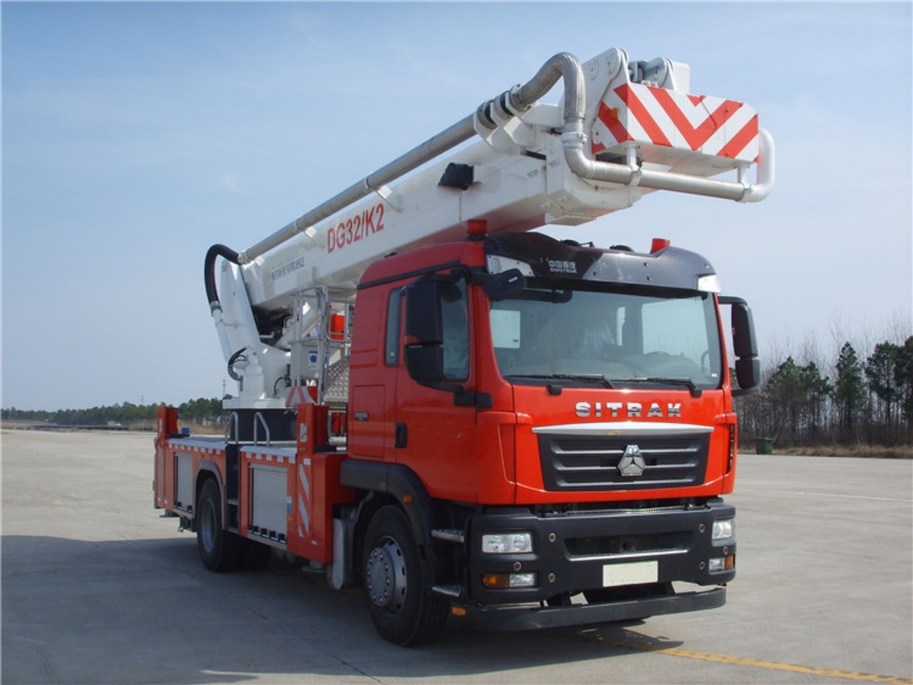 SITRAK 32M Small Aerial Platform Fire Truck (2)