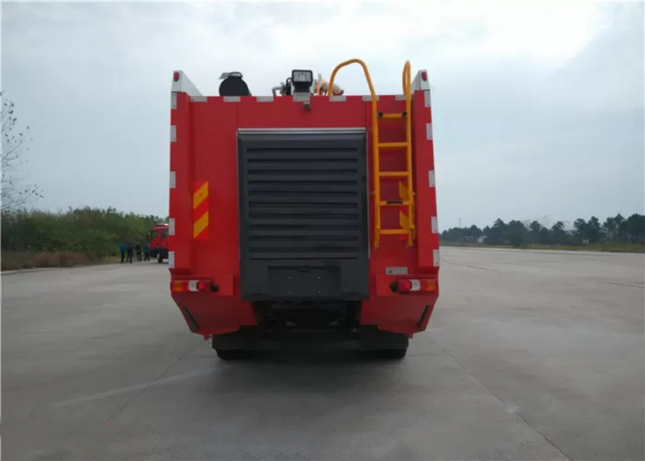 6X6 Airport Rescue Fire Fighting Truck (3)