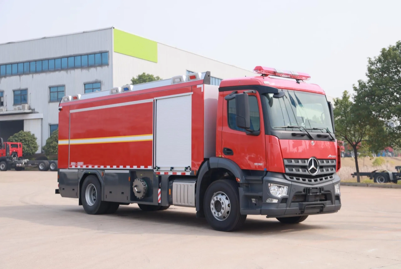 Benz 6 Wheelers Pumper Fire Fighting Vehicle (2)