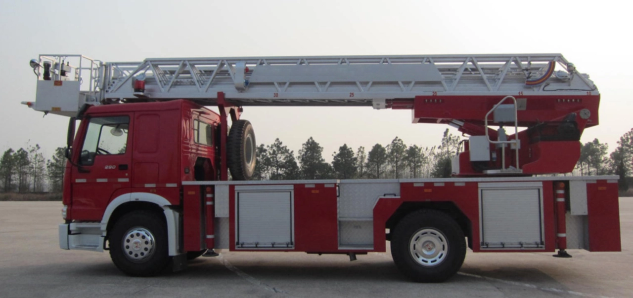 HOWO 32M Aerial Ladder Fire Engine (2)