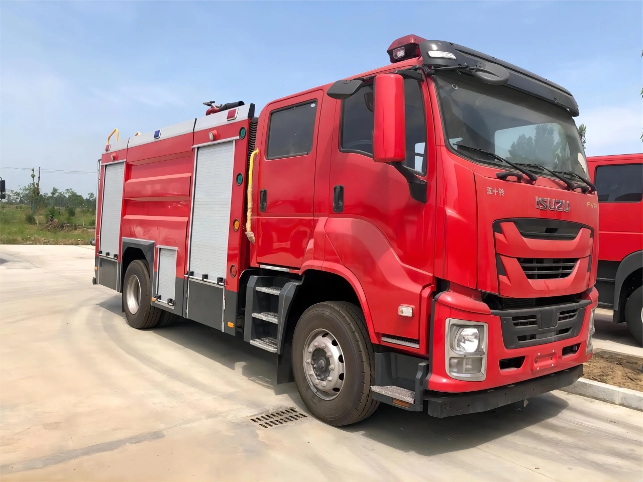 ISUZU FVR 8 CBM Pumper Fire Truck (2)