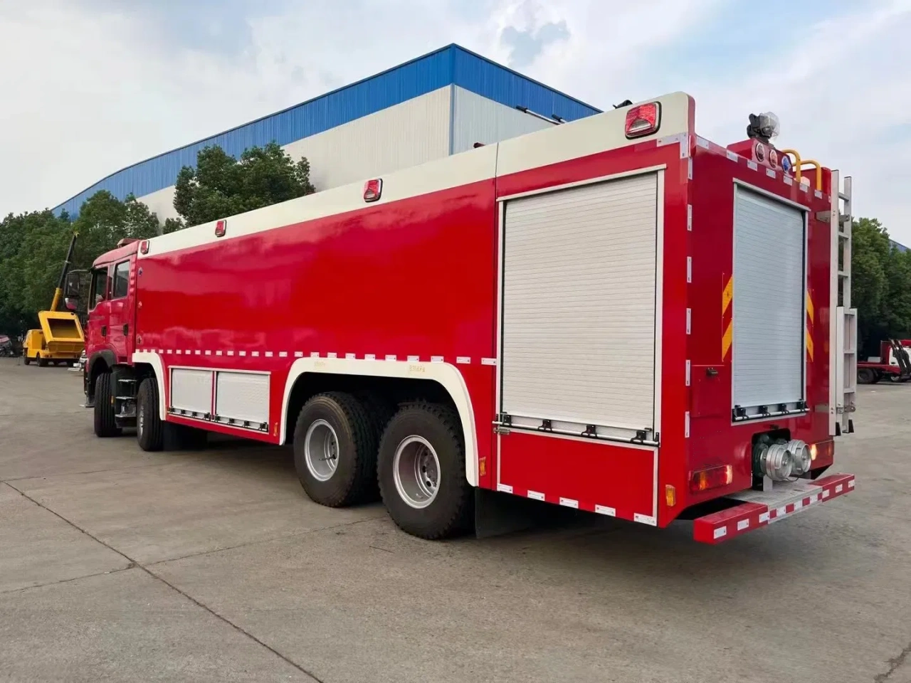HOWO 25 CBM Pumper Fire Fighting Truck (3)