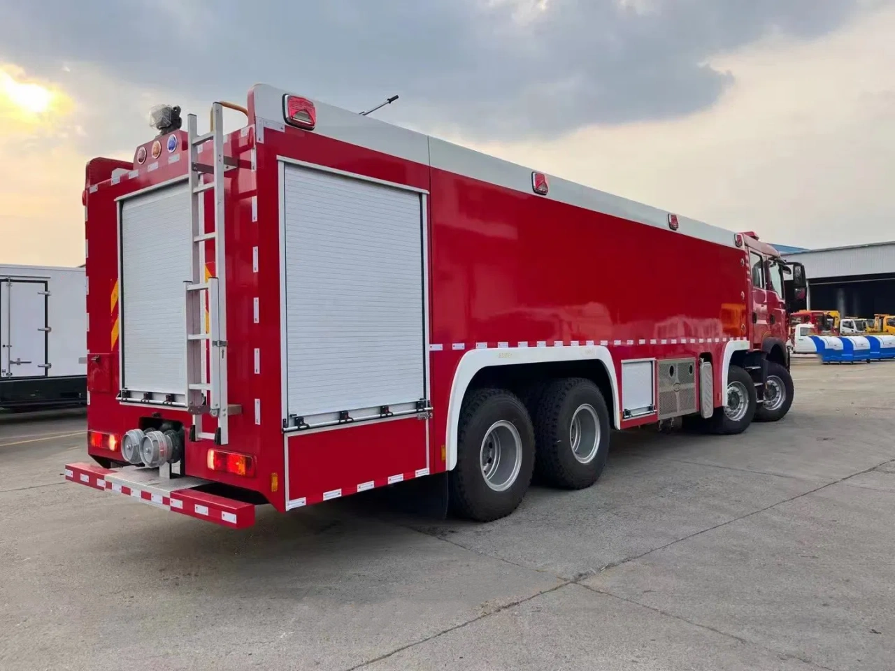 HOWO 25 CBM Pumper Fire Fighting Truck (4)