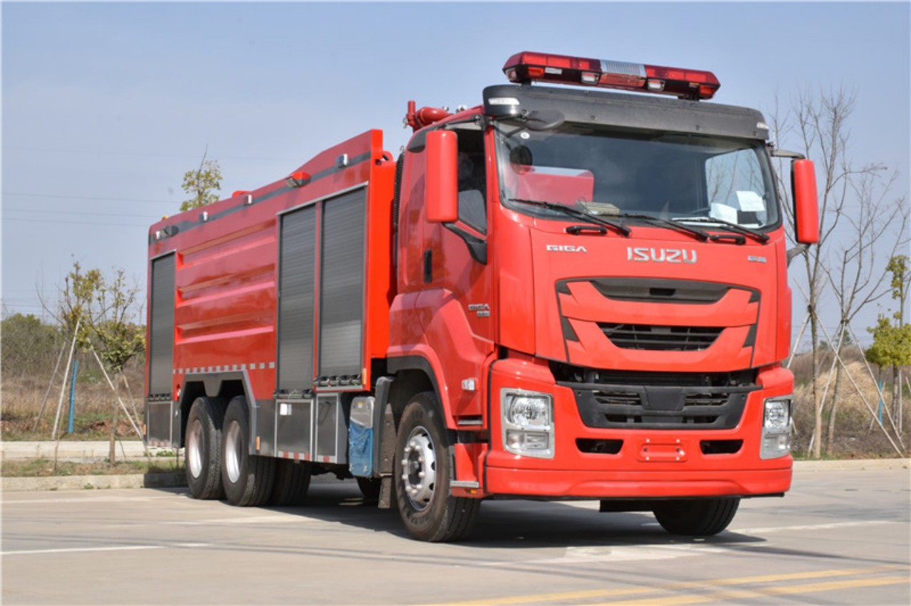 ISUZU fire truck (3)