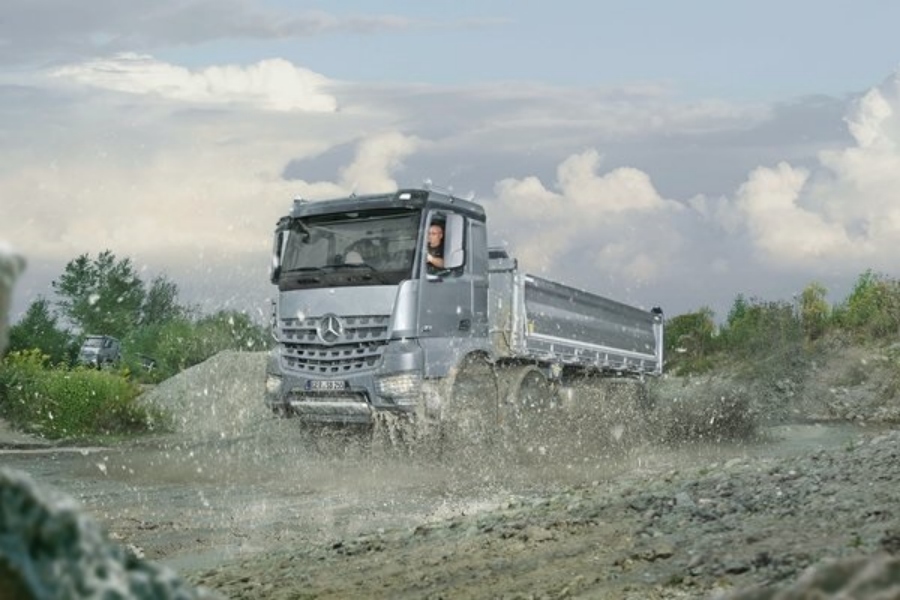 Mercedes-Benz Arocs All-terrain Chassis, 578-horsepower Fire Truck! (12)