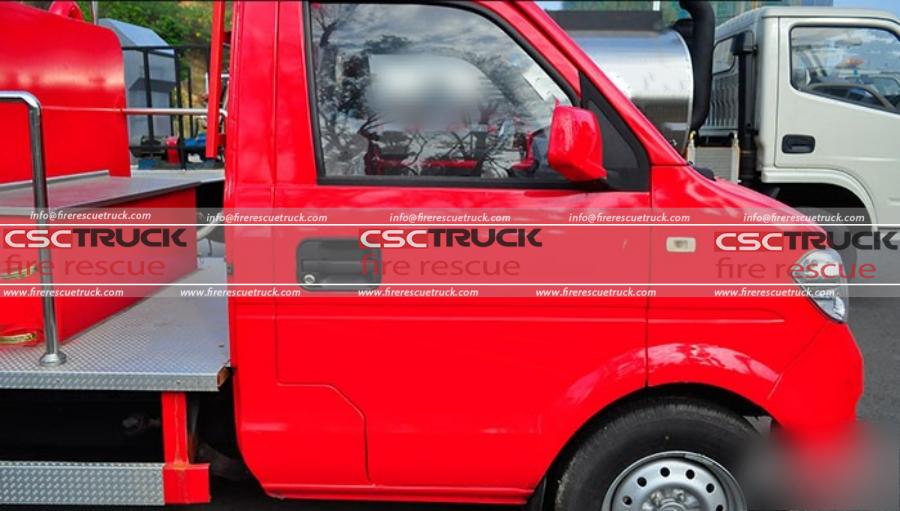 Dongfeng Single-Axle Small Water Tanker Fire Truck, the Alleyway Elf! (4)