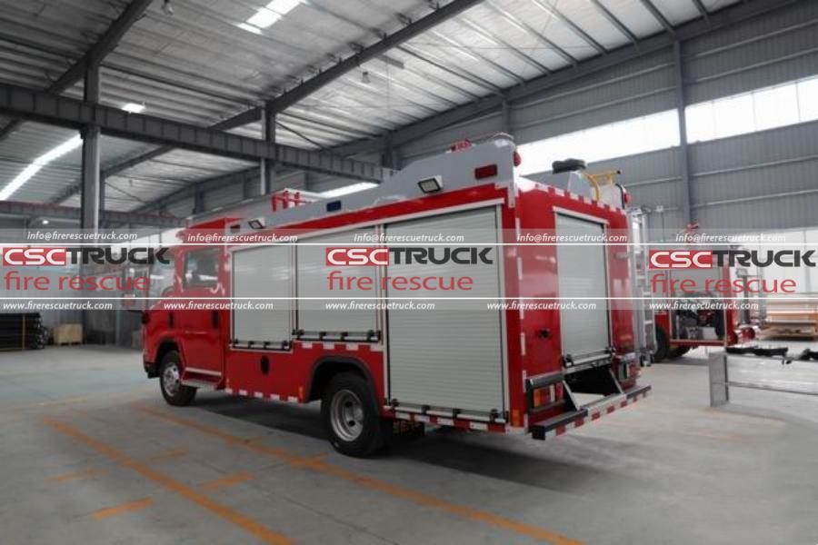 ISUZU ELF Double-Cab 3.5-Ton Foam Fire Truck, Eco-Friendly and Practical! (2)