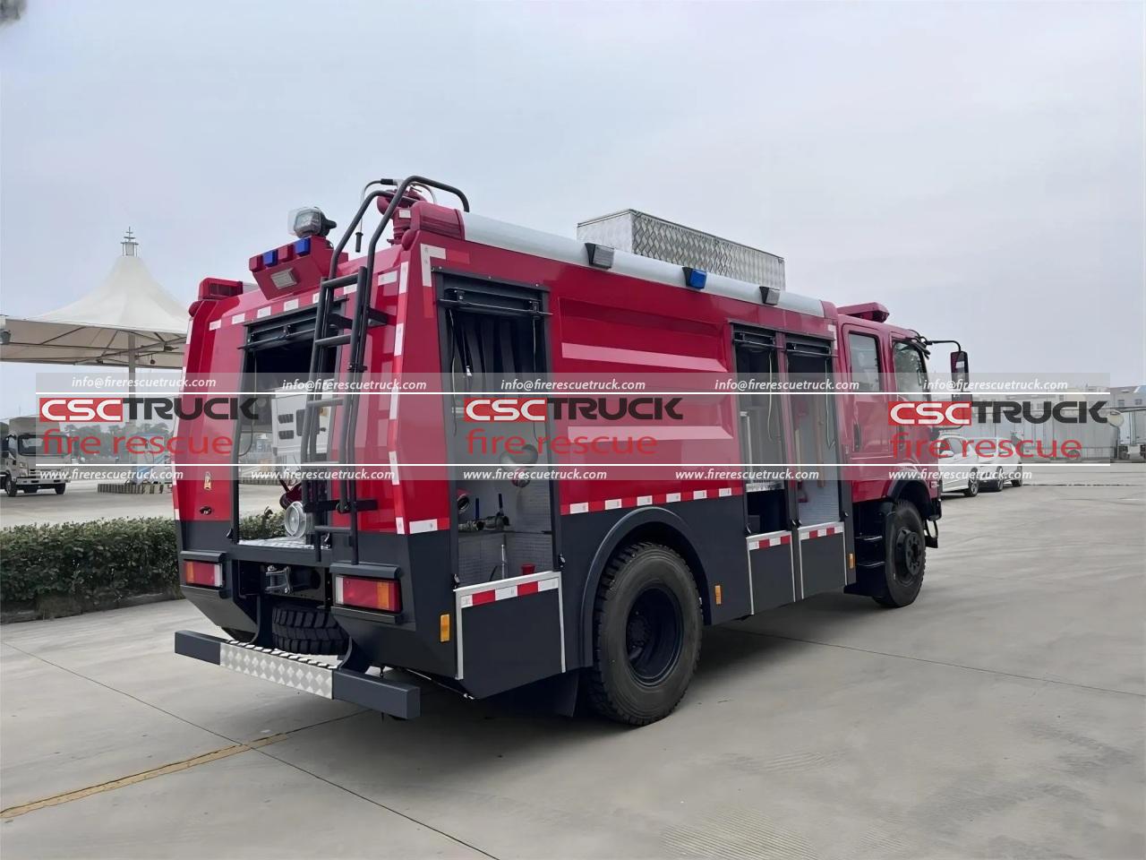 4x4 Off Road 5CBM Water Tank Fire Engine (7)