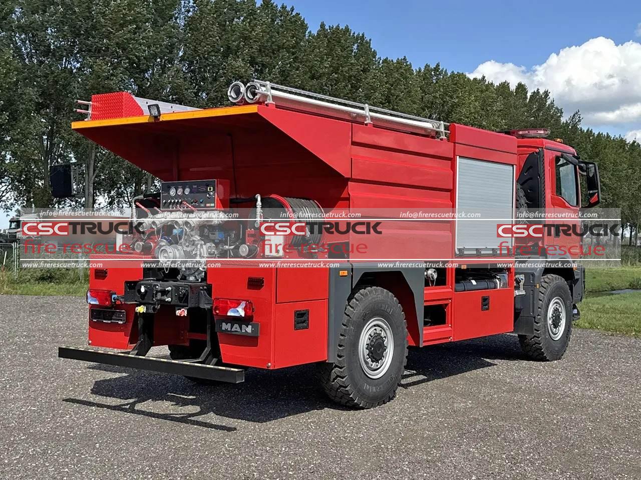 MAN 4WD 5000L Small Water Fire Truck (6)